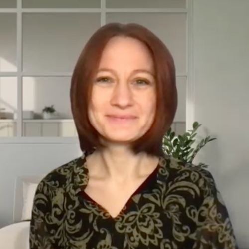 Portraitfoto von CEO Nadja Forster